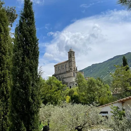 Aulan, Luxe Et Repos Au Chateau Des Gipieres * Montbrun-les-Bains