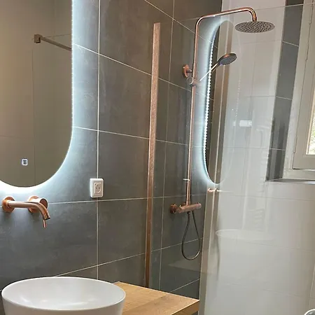 Aulan, Luxe Et Repos Au Chateau Des Gipieres